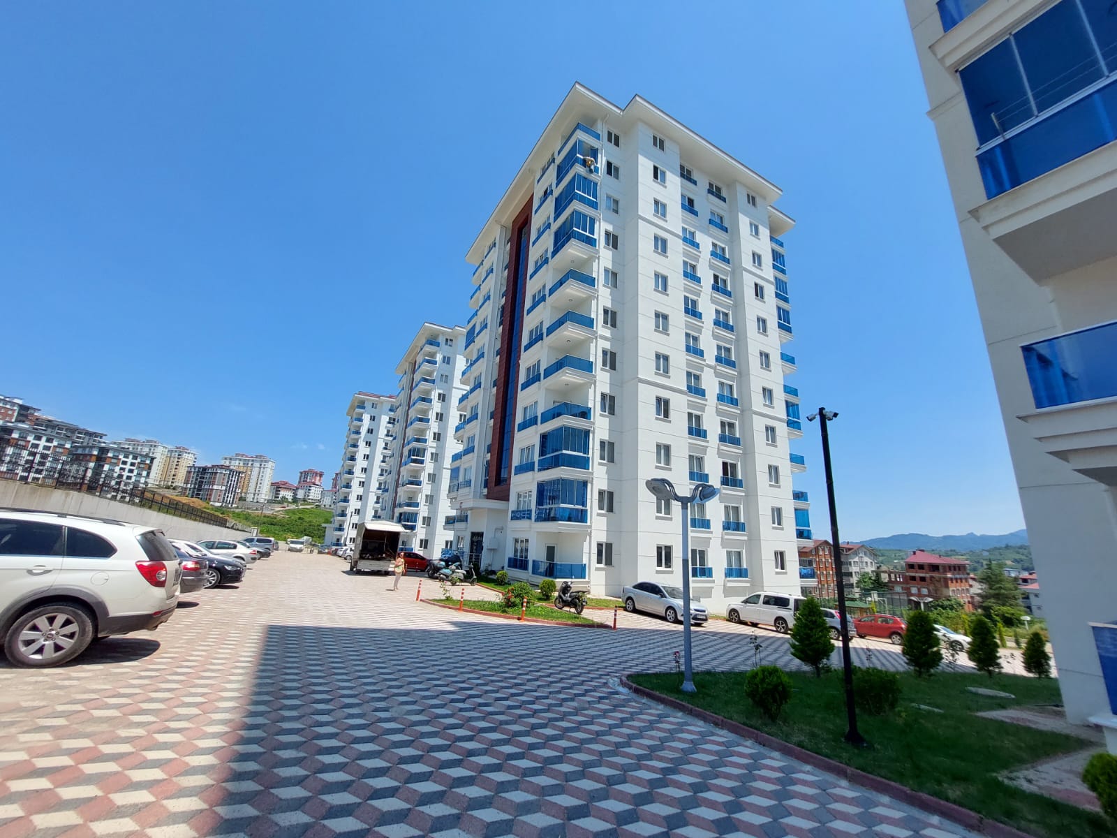 ŞAHİNCİLİ MAHALLESİNDE BEYAZŞEHİR KONUTLARINDA 3+1